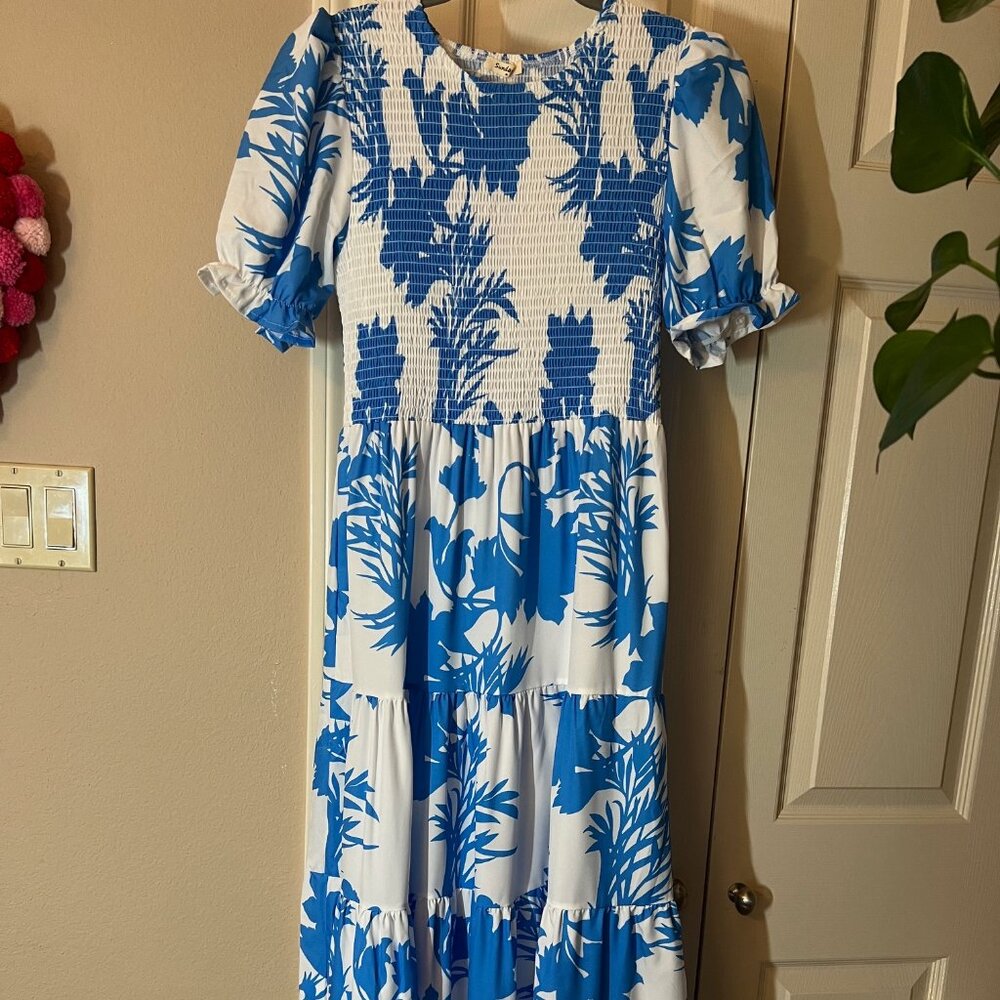 Women's SundayUp Blue & White Floral Smocked Midi Dress - Size Medium